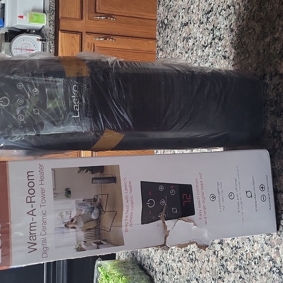 Lasko Warm A Room Digital Ceramic Tower Heather new in box w/remote control - Picture 7 of 12